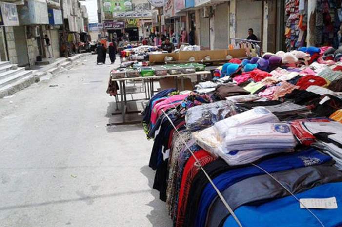 سوق الرمثا الذي يشهد انتشار البضائع الصينية بديلا للسورية بعد إغلاق الحدود-%28الغد%29