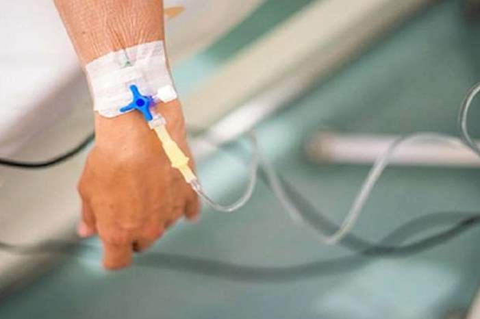 امرأة تتظاهر بأنها مصابة بالسرطان وتدفع الثمن
