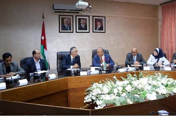 جانب من توقيع الاتفاقية