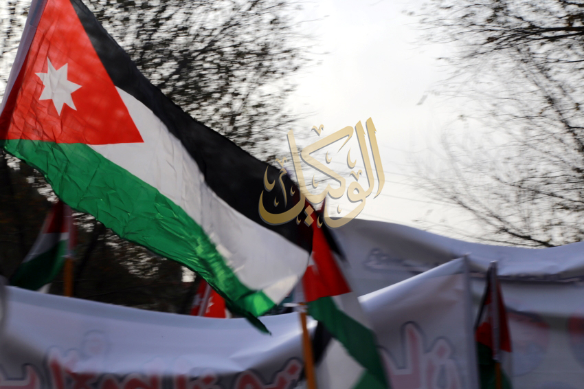 ‏ستبقى شامخاً خفاقاً يا علمنا