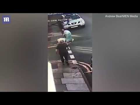 لحظة مهاجمة كلب لامرأة