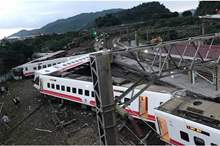 derailed-train-taiwan