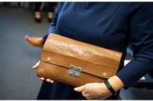 5be2fda1d43750ba7a8b45ce