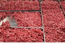 لحوم معروضة في أحد الأسواق -%28تعبيرية- تصوير%3A اسامة رفاعي%29