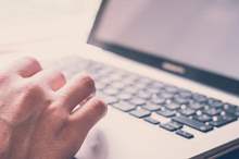 لص-شريف..-أنبه-ضميره-فقدم-عرضا-غريبا-لضحيته-1300x600