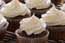 18.8-ألف-قطعة-في-30-ساعة..-أضخم-برج-كب-كيك-يدخل-غينيس-1300x600