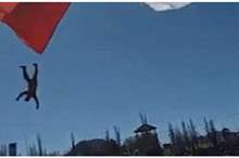 5c77b22bd437502d5f8b461b