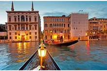 9c49add3-e5fa-4aaa-8af3-458fd0fa186f-italy-venice-gondolas-051018-az