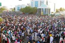 2019-04-13T193851Z_2045734682_RC1119E38000_RTRMADP_3_SUDAN-POLITICS-750x430