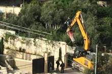 الاحتلال يهدم منزلين لشقيقين