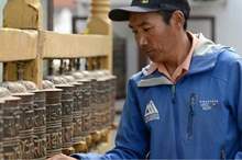 153-202428-own-record-nepalese-climbs-everest-24-times_700x400