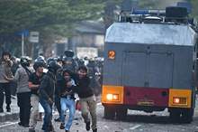 62218-اعتقال-متظاهرين-فى-اندونيسيا