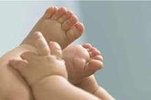 videoblocks-baby-hands-playing-with-baby-feet-close-up-a-close-up-profile-of-a-baby-playing-with-his-own-feet-in-slow-motion_hnwjbflzw_thumbnail-full01