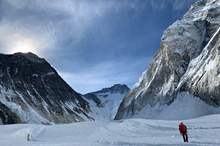 2019.05.25-descending-down-from-C2-sun-about-to-rise-over-Everest