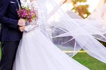 133-120617-marriage-fight-bride-dress-italy-milan_700x400