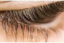 فيديو..-رموش-صبي-روسي-تنمو-إلى-5-سم-وتلامس-خديه-1300x600